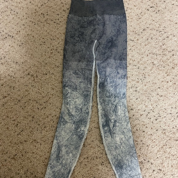 Lululemon crop leggings - Picture 3 of 4